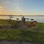 Rkcz40 - Design At The Heart Of Balaton 자르마디